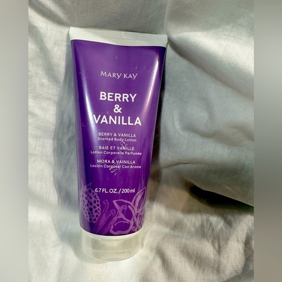 New & Sealed Mary Kay BERRY & VANILLA Scented Body Lotion 6.7 FL Oz - - Picture 1 of 1